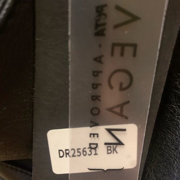 Deluxity Los Angeles PETA Approved Vegan Black Slouchy handbag lined NWT - Picture 8 of 8